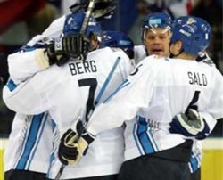 Хоккеисты Швеции и Финляндии вышли в полуфинал Олимпиады в Турине