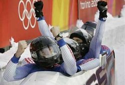 Экипаж бобслеиста Зубкова принес России серебро туринской Олимпиады