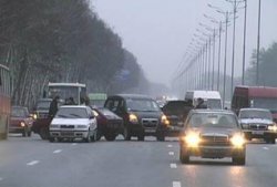 На Бориспольском шоссе столкнулись 33 автомобиля