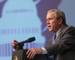 Журналистам удалось подслушать речь Буша о прослушке