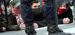 Полиция отбила Париж у погромщиков