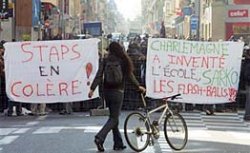 Кто устраивает беспорядки во Франции?
