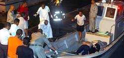 Судно с туристами утонуло в Бахрейне