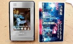 У мобильника-кредитки NEC N908 нет клавиатуры