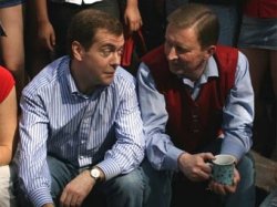 Медведев посоветовал "не париться" насчет президентских выборов