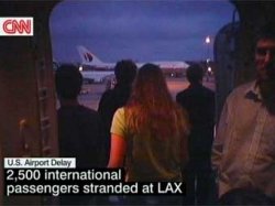 2,5 тысячи иностранцев не могут покинуть аэропорт Лос-Анджелеса