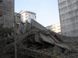 В обрушении дома в Баку власти обвинили строителей