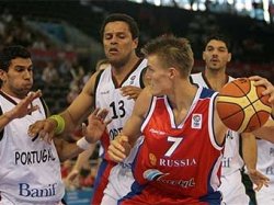 Российские баскетболисты пробились в 1/4 финала чемпионата Европы