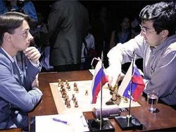 Крамник и Ананд вышли в лидеры чемпионата мира по шахматам 