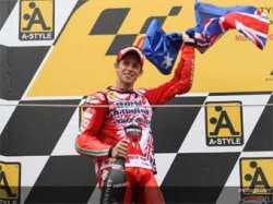 Австралиец Кейси Стоунер стал чемпионом мира по мотогонкам