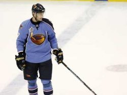 Два российских хоккеиста стали вице-капитанами "Атланты"