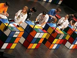 Японец собрал "кубик Рубика" за 12 секунд