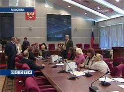 Зюганов, Семигин и Миронов получили удостоверения кандидатов в депутаты
