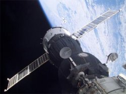 "Союз" увез трех космонавтов с МКС