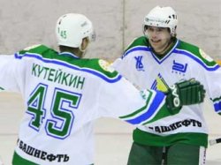 Лидер первенства России по хоккею победил чемпиона