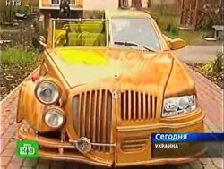 Автоконструктор из Черновцов, создал уникальный автомобиль из дерева