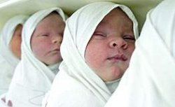 Пять новорожденных близнецов стали причиной медиа-скандала в Британии