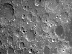 Китайский спутник прислал первые фотографии Луны