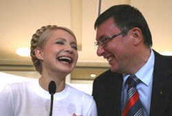 Тимошенко считает, что "прекрасный" Луценко должен остаться