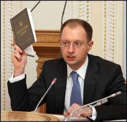 Яценюк: КС законно "убил" регламент Рады