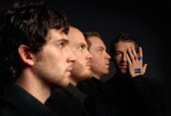 За неделю песню Coldplay скачали два миллиона человек
