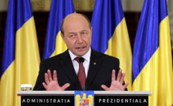 Траян Бэсеску сохранил за собой пост президента Румынии