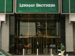 Lehman Brothers понизил в должности финансового директора