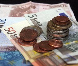 Курс европейской валюты рекордно упал