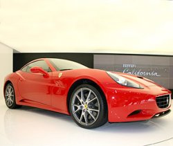 В Париже показали самую дешевую Ferrari