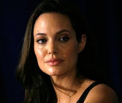 Кризис ударит по лицу Анджелины Джоли