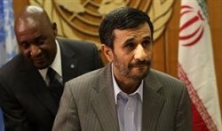 Ахмади-Неджад истерично держится за атом
