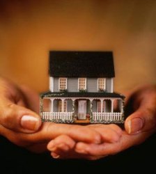 Ежемесячный платеж по ипотеке на сегодняшний день достигает 70-80% от совокупного дохода семьи