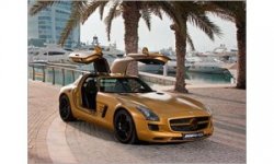 В Дубаи представлен золотой Mercedes 