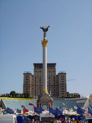 Перестройка Майдана: глобус на свалку, на Дом профсоюзов – башню