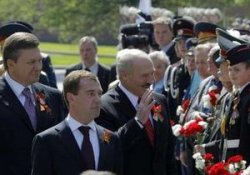 Медведев: Единство РФ, Украины и Беларуси не даст исказить историю 