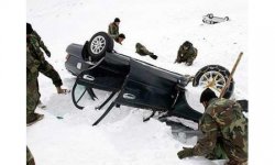 В Афганистане в снежной ловушке оказались сотни автомобилей