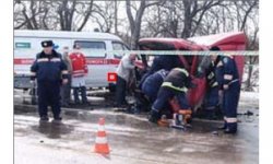 В Крыму у грузовика при аварии снесло кабину
