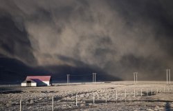 Исландия покрыта толстым слоем вулканического пепла