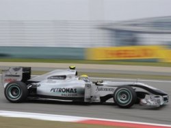 Mercedes увеличит колесную базу болида Формулы-1