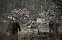 Польские СМИ: Самолет Качиньского не мог разлететься на куски