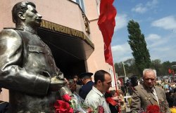 В Запорожье установлен памятник Сталину