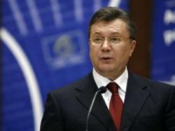 Янукович не позволит переписывать историю
