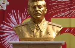 В России тоже поставили памятник Сталину