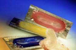 В Латвии появились «политические презервативы»