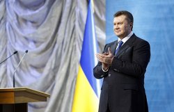 Янукович поручил заняться крымской землей и музеем Чехова