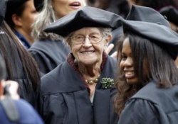 Американка закончила колледж в 94 года