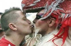 В Португалии узаконили однополые браки