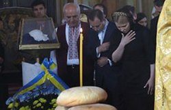 Тимошенко помолилась за упокой души Тараса Шевченко