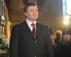 Янукович поздравил украинцев с Троицей
