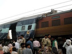 В Индии после взрыва на путях сошел с рельсов пассажирский поезд